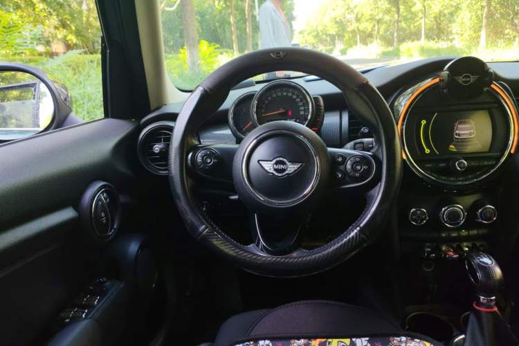 Used MINI 2016 1.5T COOPER Five-Door Edition Steering Wheel