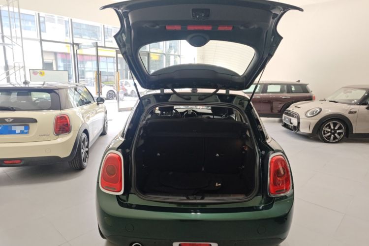 Used MINI 2016 1.5T COOPER Five-Door Edition Trunk