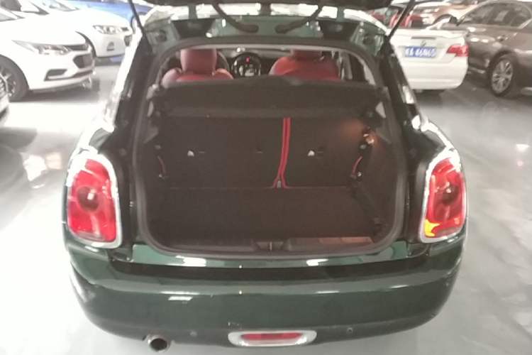Used MINI 2016 1.5T COOPER Five-Door Edition Trunk