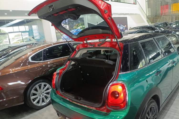 Used MINI 2016 1.5T COOPER Five-Door Edition Trunk