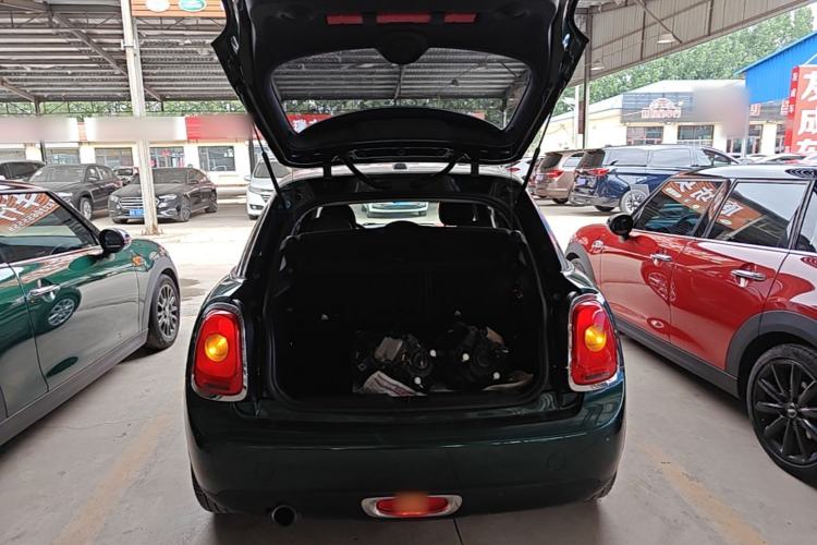 Used MINI 2016 1.5T COOPER Five-Door Edition Trunk