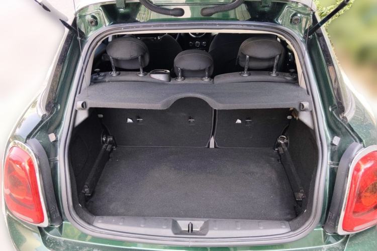 Used MINI 2016 1.5T COOPER Five-Door Edition Trunk