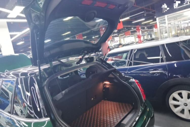 Used MINI 2016 1.5T COOPER Five-Door Edition Trunk