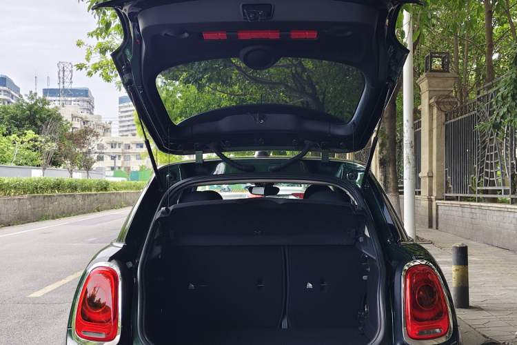Used MINI 2016 1.5T COOPER SEVEN Five-Door Edition Trunk