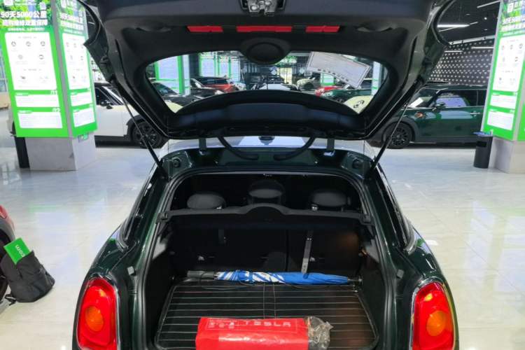 Used MINI 2016 1.5T COOPER Five-Door Edition Trunk