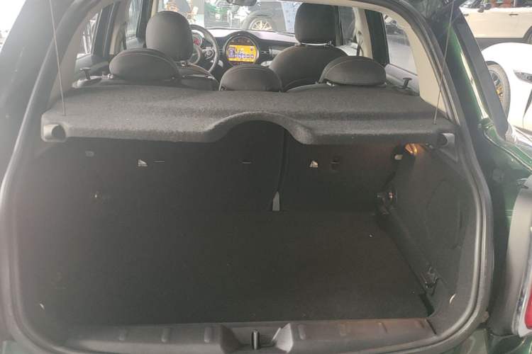 Used MINI 2016 1.2T ONE Pioneer Edition Five-Door Version Trunk