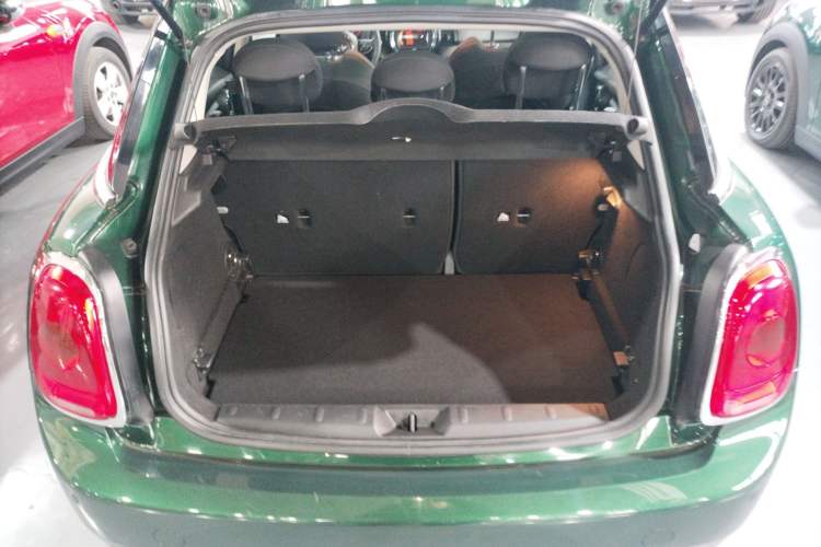 Used MINI 2016 1.5T COOPER Five-Door Edition Trunk