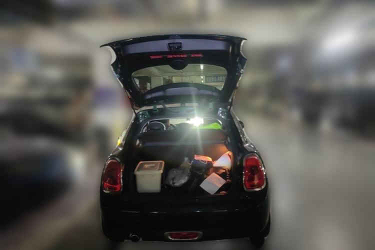 Used MINI 2016 1.5T COOPER Five-Door Edition Trunk