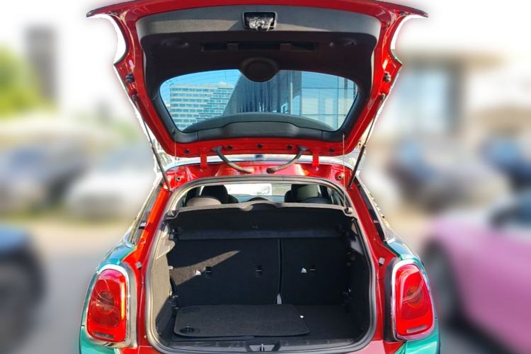 Used MINI 2016 1.5T COOPER Five-Door Edition Trunk