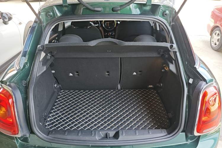Used MINI 2016 1.5T COOPER SEVEN Five-Door Edition Trunk