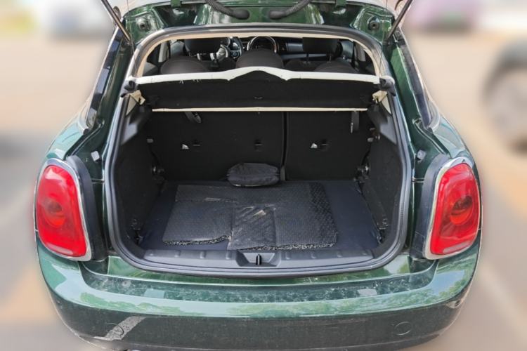 Used MINI 2016 1.5T COOPER Five-Door Edition Trunk