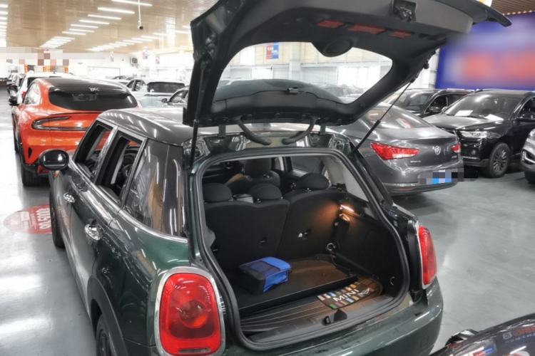 Used MINI 2016 1.5T COOPER Five-Door Edition Trunk