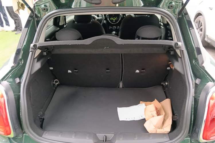 Used MINI 2016 1.5T COOPER Five-Door Edition Trunk