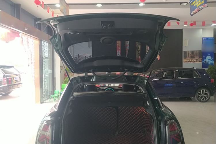 Used MINI 2016 1.5T COOPER Five-Door Edition Trunk
