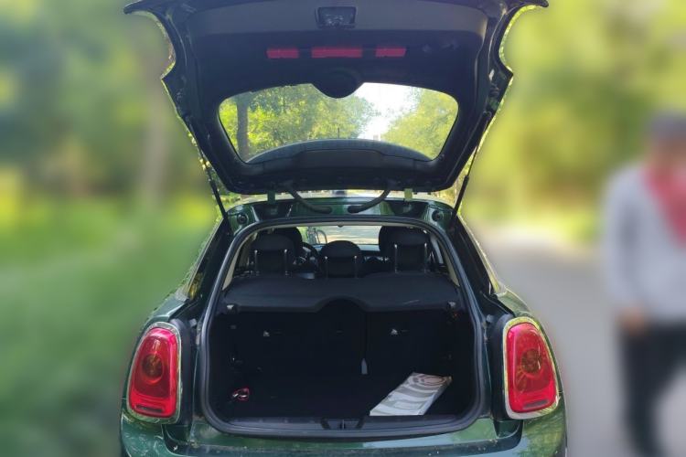 Used MINI 2016 1.5T COOPER Five-Door Edition Trunk
