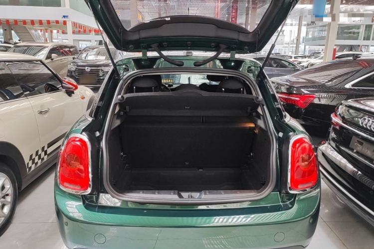 Used MINI 2016 1.5T COOPER Five-Door Edition Trunk