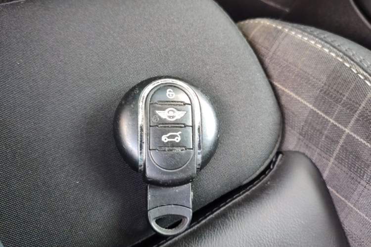 Used MINI 2016 1.5T COOPER Five-Door Edition Vehicle Key