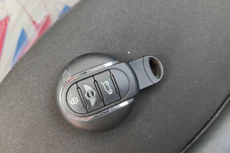 Used MINI 2016 1.5T COOPER Five-Door Edition Vehicle Key