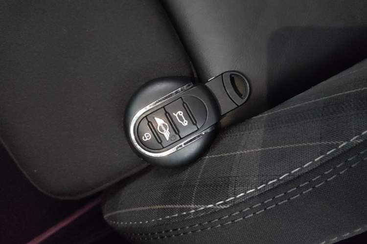 Used MINI 2016 1.5T COOPER Five-Door Edition Vehicle Key