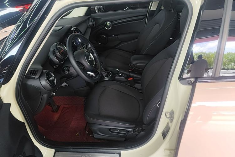 Used MINI 2016 1.2T ONE Pioneer Edition Five-Door Version Left Front Seat