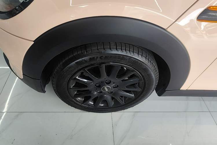 Used MINI 2016 1.2T ONE Pioneer Edition Five-Door Version Left Front Wheel Hub