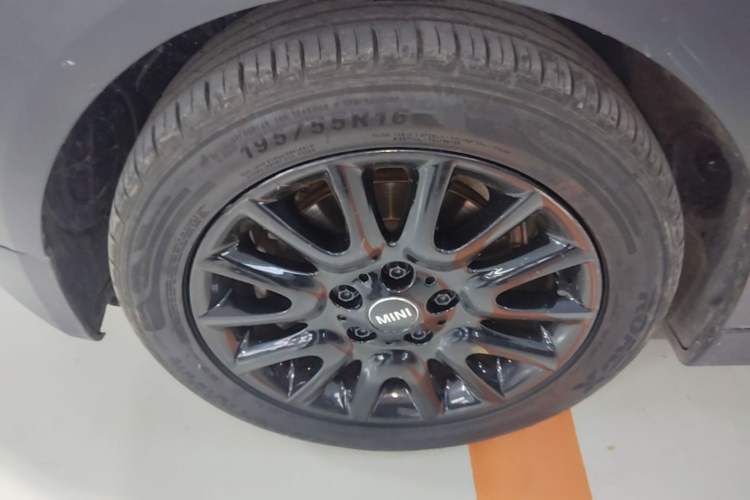Used MINI 2016 1.2T ONE Pioneer Edition Five-Door Version Left Front Wheel Hub