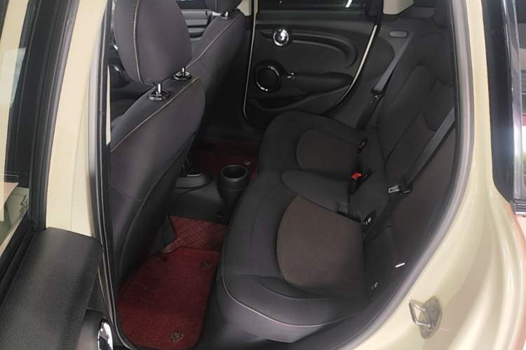 Used MINI 2016 1.2T ONE Pioneer Edition Five-Door Version Left Rear Seat