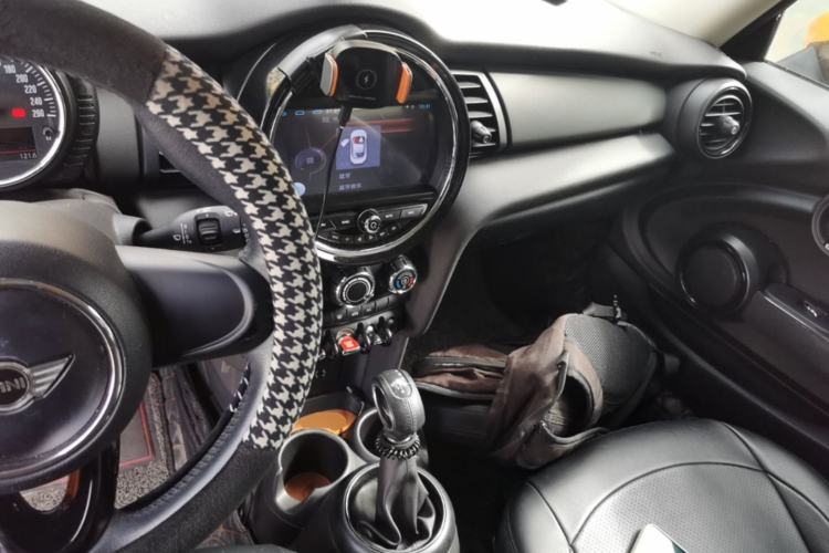 Used MINI 2016 1.2T ONE Center Console