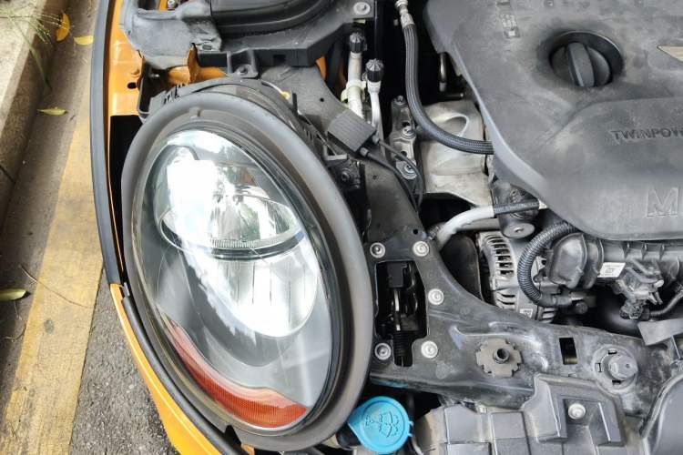 Used MINI 2016 1.5T COOPER Pioneer Edition Five-Door Model Engine Bay Right