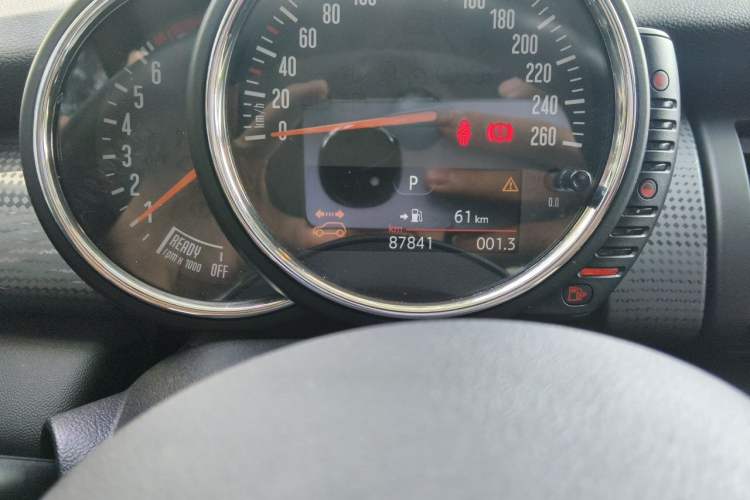 Used MINI 2016 1.5T COOPER Pioneer Edition Five-Door Model Odometer Close Up