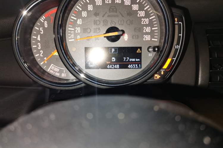 Used MINI 2016 1.5T COOPER Odometer Close Up