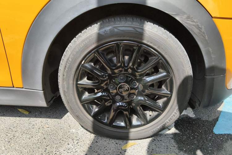Used MINI 2016 1.5T COOPER Pioneer Edition Five-Door Model Right Front Wheel Hub