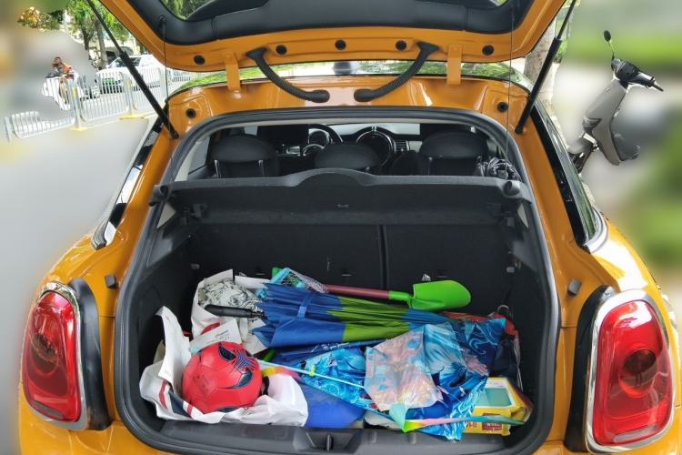 Used MINI 2016 1.5T COOPER Pioneer Edition Five-Door Model Trunk