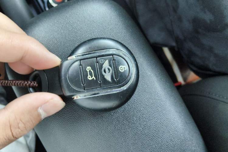 Used MINI 2016 1.5T COOPER Pioneer Edition Five-Door Model Vehicle Key