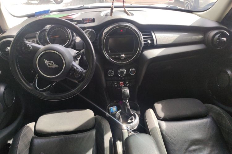 Used MINI 2016 1.5T COOPER Five-Door Edition Center Console