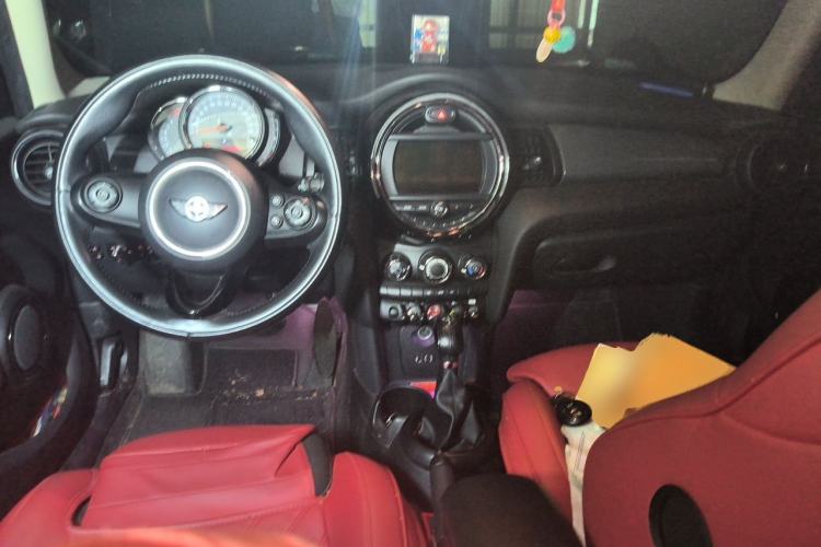 Used MINI 2016 1.5T COOPER Five-Door Edition Center Console
