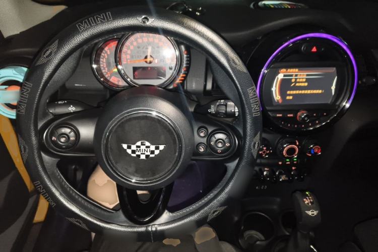 Used MINI 2016 1.5T COOPER Five-Door Edition Center Console