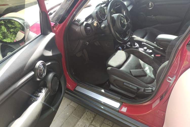 Used MINI 2016 1.5T COOPER Five-Door Edition Driver Seat
