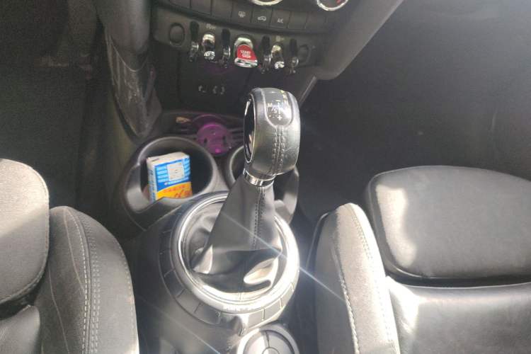 Used MINI 2016 1.5T COOPER Five-Door Edition Gear Lever