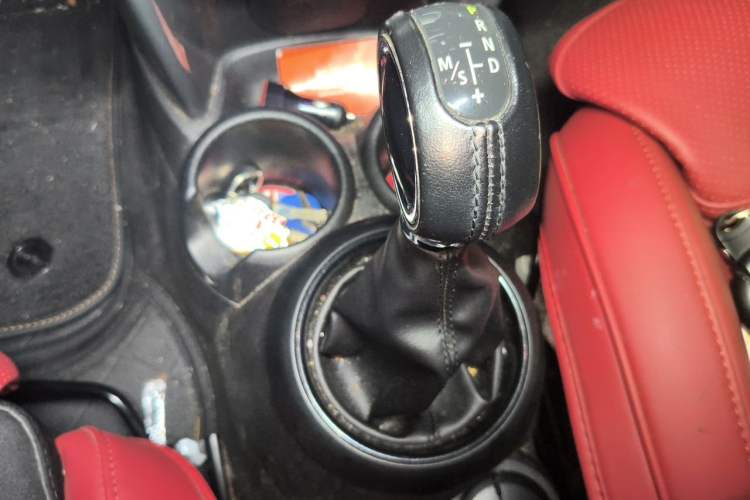 Used MINI 2016 1.5T COOPER Five-Door Edition Gear Lever