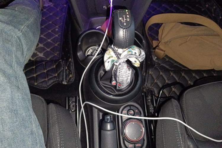 Used MINI 2016 1.5T COOPER Avant-Garde Gear Lever