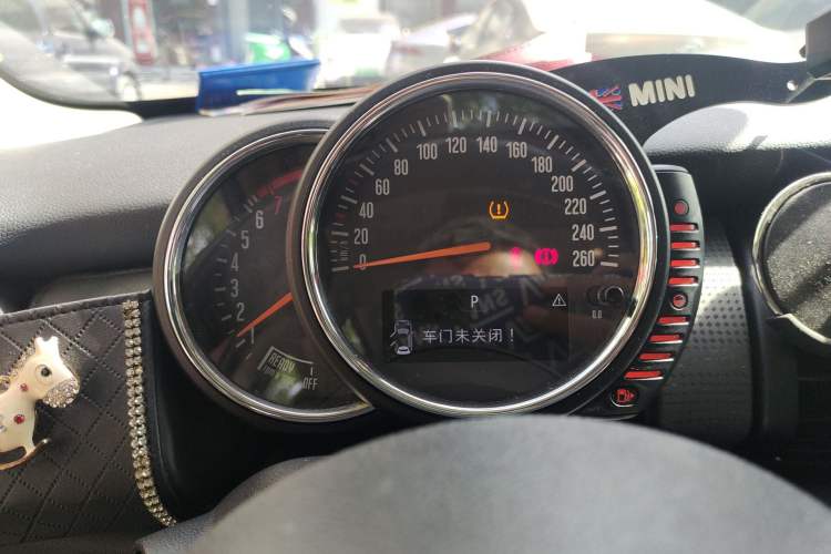 Used MINI 2016 1.5T COOPER Five-Door Edition Instrument Cluster