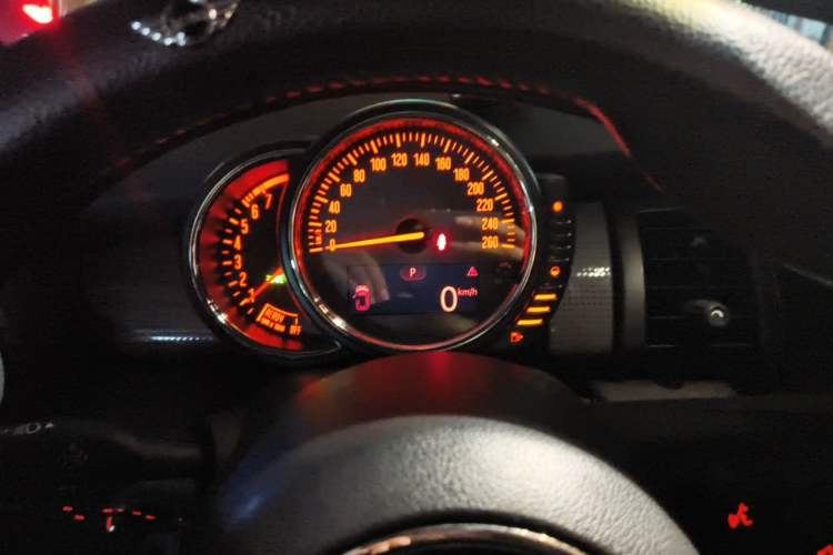 Used MINI 2016 1.5T COOPER Five-Door Edition Instrument Cluster