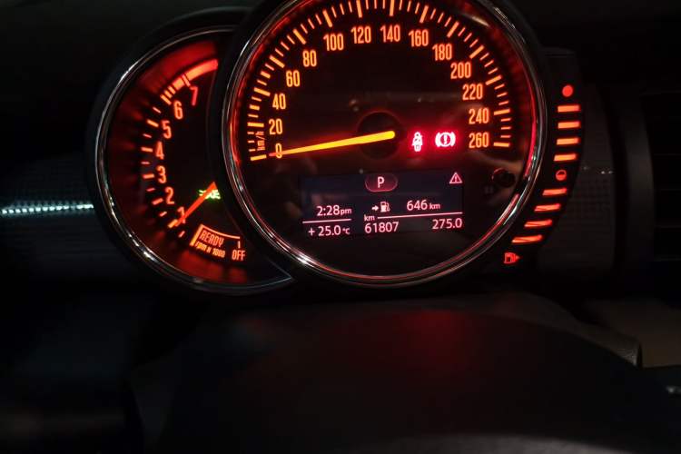 Used MINI 2016 1.5T COOPER Odometer Close Up