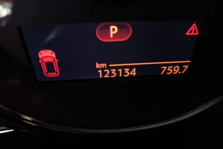 Used MINI 2016 1.5T COOPER Five-Door Edition Odometer Close Up