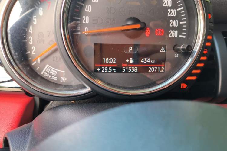 Used MINI 2016 1.5T COOPER Pioneer Edition Five-Door Model Odometer Close Up