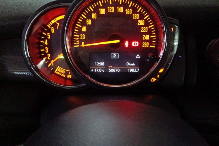 Used MINI 2016 1.5T COOPER Avant-Garde Odometer Close Up