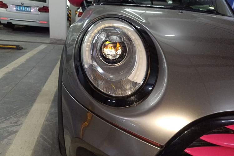 Used MINI 2016 1.5T COOPER Avant-Garde Right Front Headlight