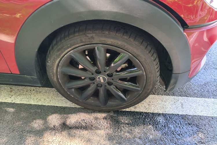 Used MINI 2016 1.5T COOPER Pioneer Edition Five-Door Model Right Front Wheel Hub