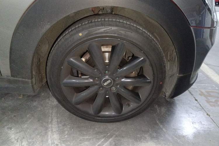 Used MINI 2016 1.5T COOPER Avant-Garde Right Front Wheel Hub